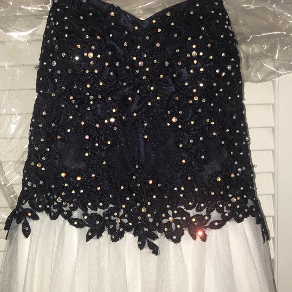 Dress - Picture 2 of 4